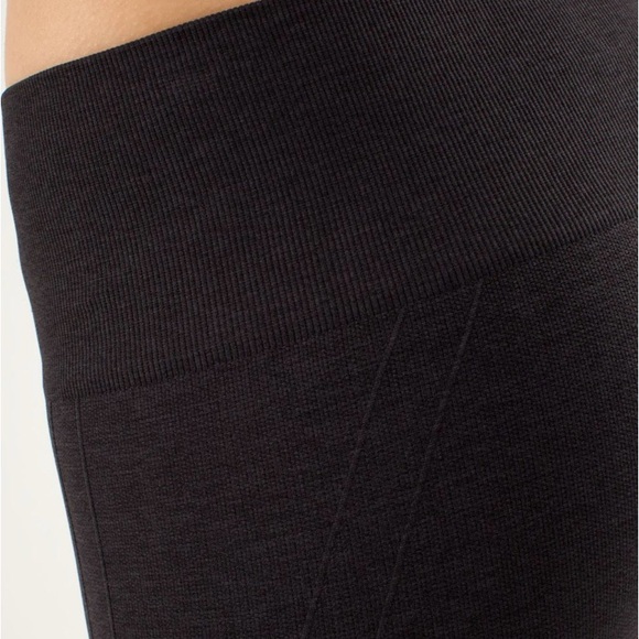 LULULEMON Black In The Flow Crop Seamless Mid Rise Active Yoga Capri Leggings 8 - Picture 12 of 12
